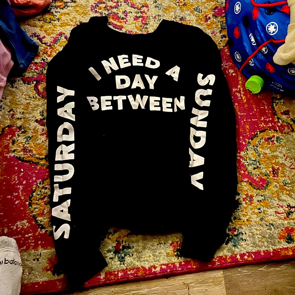 Black pull over women’s